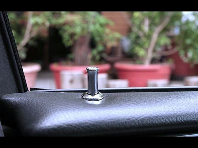 Декоративные наконечники кнопок блокировки дверей для BMW всех моделей, комплект 4 шт., хромированные с логотипом BMW карбон